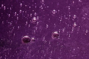 Temiz Arkaplan Üzerinde Kesici Yağ Baloncuğu