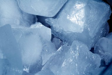 Soyut mavi buz küplerini kapatın.