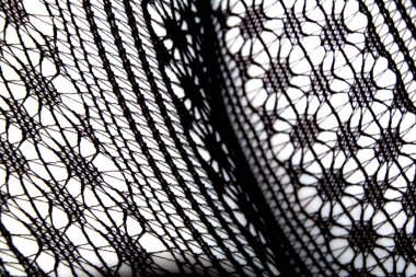 Cilt üzerindeki siyah dantelli balık ağı taytlarının kapanışı bacak kıvrımları soyut arkaplan