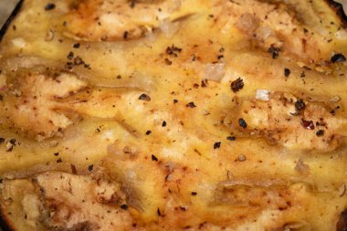 Kızarmış patlıcanlı patlıcan lokantasının kapağı hazır.