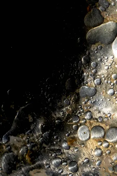 Kaynayan yağlara ve yağlı ızgara soyut yiyeceklere yakın durun.