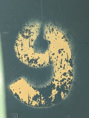 Sıkıntılı Durum Tipografisinde Yazılan Sözler Dokuz Numara Fidye Bulundu