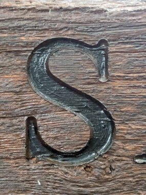 Sıkıntılı Durum Tipografisi ile Yazılan Sözcükler Fidye Harfi S Bulundu