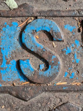 Sıkıntılı Durum Tipografisi ile Yazılan Sözcükler Fidye Harfi S Bulundu