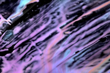 Siyah plastik arka plan soyut arkaplan üzerine ıslak akrilik renkli boya sıçraması