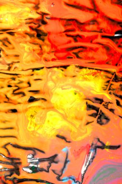 Siyah plastik arka plan soyut arkaplan üzerine ıslak akrilik renkli boya sıçraması