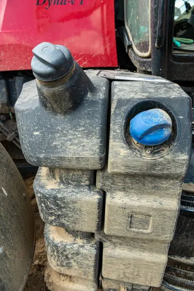 Depósito Tractor Agrícola Con Tapa Azul Adblue Seine Maritime Francia — Foto de Stock