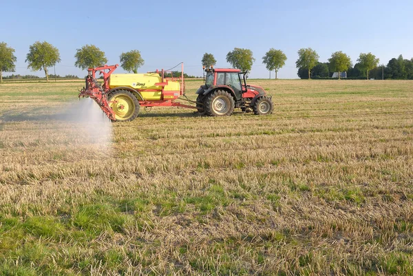Spreading Glyphosate Wheat Stubble Spraying Machine Normandy France September 2007 — Stock Photo, Image