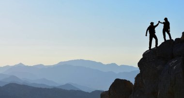 Zirvede İki Dostun Neşesi