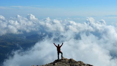 Özgürlük bulutların üstünde