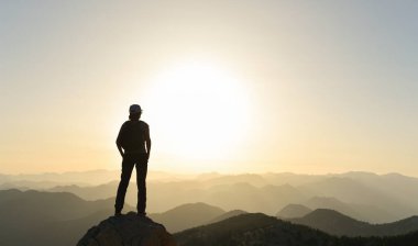 Zirvede Güneşi izlemek