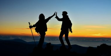 Zirveye Giden İki Arkadaş Kutlaması