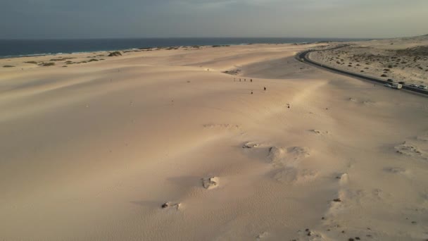 加那利岛弗尔特文图拉沿海岸线的沙漠 — 图库视频影像