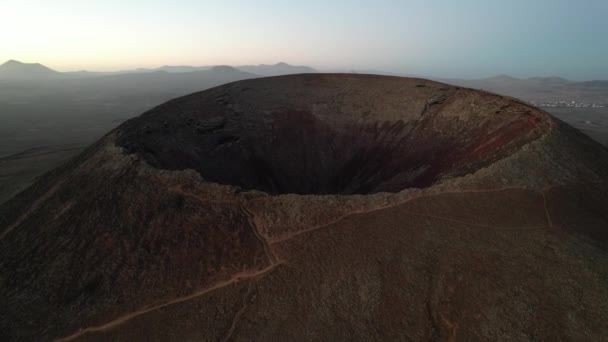 Volkan Kraterine Tırmanıyorum Fuerteventura Kanarya Adaları — Stok video