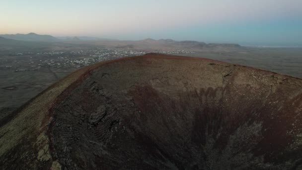 Wspinam Się Kraterze Wulkanu Fuerteventura Wyspy Kanaryjskie — Wideo stockowe