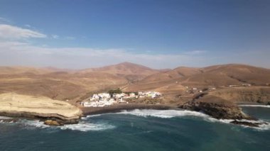 Fuerteventura, Kanarya Adaları. Bir turist kasabasında sahil ve sahil