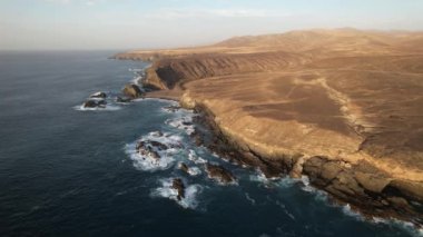 Fuerteventura, Kanarya Adaları. Bir turist kasabasında sahil ve sahil