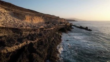 Fuerteventura, Kanarya Adaları. Bir turist kasabasında sahil ve sahil