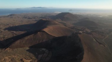 Fuerteventura, Kanarya Adaları. Dağlar ve sahil manzarası .