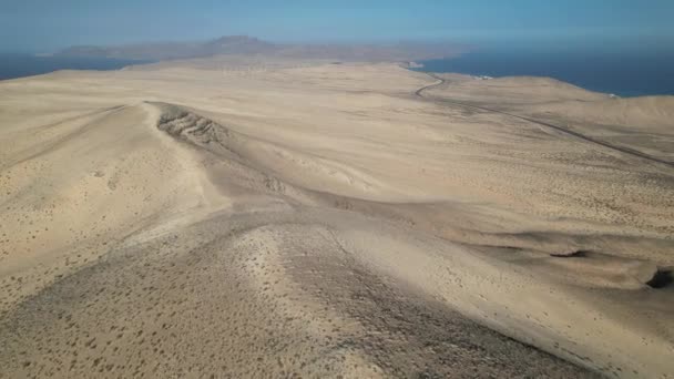 Luftaufnahme Der Sandigen Hügel Von Fuerteventura — Stockvideo