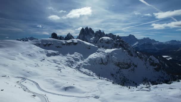 冬のドロマイト アルプスの雪の岩 イタリア — ストック動画