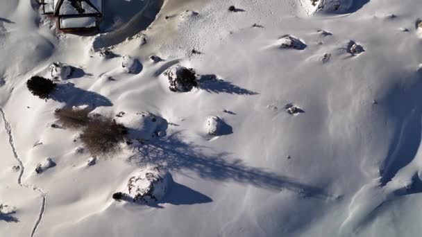 Δολομίτες Χειμώνα Χιονισμένα Βουνά Και Χιονοδρομικό Κέντρο — Αρχείο Βίντεο