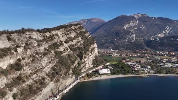 Riva Del Garda Lago Garda 意大利 Riva Del Garda美丽的空中景观 意大利Garda湖附近的房屋和别墅 — 图库视频影像