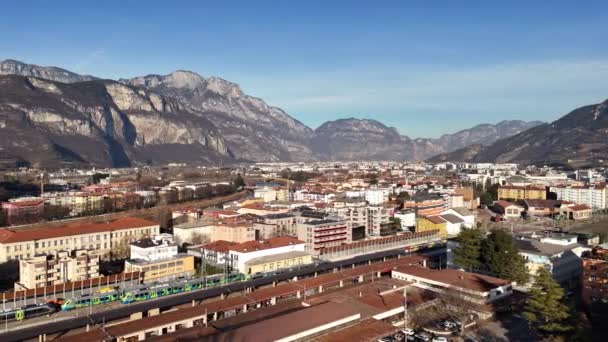 意大利北部的一个城市 空中景观 从无人机上射击 高质量的4K镜头 — 图库视频影像