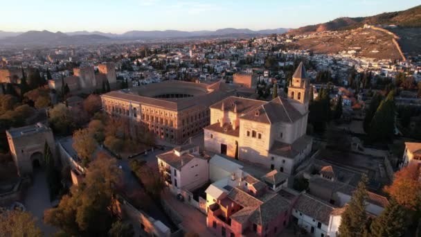 그라나다 스페인 유명한 알함브라 성채와 그라나다 오래된 마을의 비디오 오후에 — 비디오