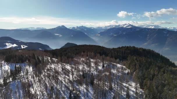 Αεροφωτογραφία Drone Της Κοιλάδας Χιονισμένα Χωριά Φθινόπωρο Δάσος Δολομίτες Βουνά — Αρχείο Βίντεο