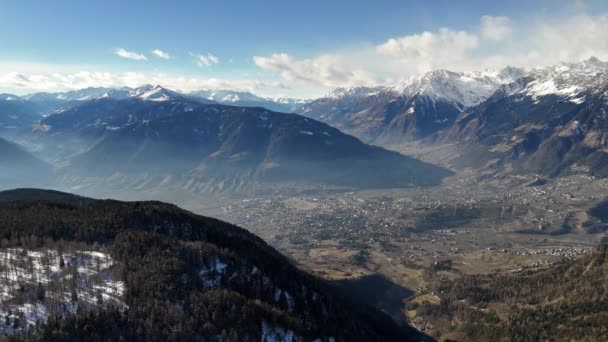 Drohnenaufnahmen Aus Der Luft Von Tal Verschneiten Dörfern Herbstwald Dolomiten — Stockvideo
