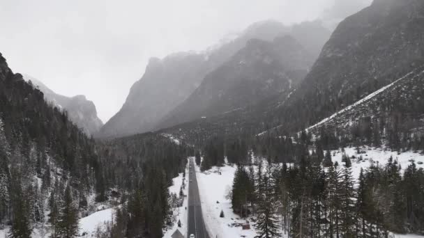 Vadi Karlı Köyler Sonbahar Ormanı Dolomitler Talya Yüksek Kalite Görüntü — Stok video