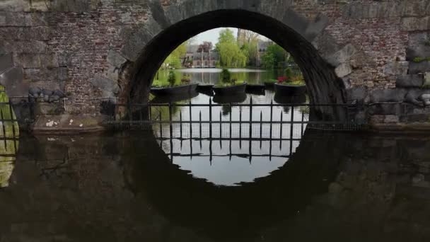 Die Belgische Stadt Brügge Brücke Über Den See Der Liebe — Stockvideo
