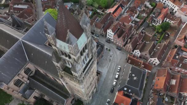 Bruges Κεντρικό Τμήμα Της Ιστορικής Πόλης Αεροφωτογραφία Πύργων Και Εκκλησιών — Αρχείο Βίντεο