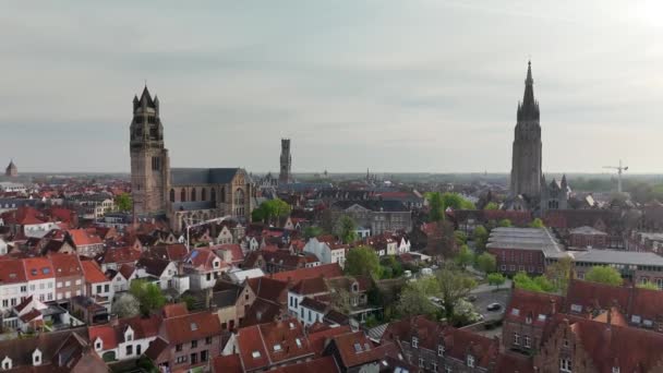 Bruges Parte Central Cidade Histórica Vista Aérea Torres Igrejas Imagens — Vídeo de Stock