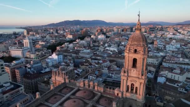 Cathedral Καμπαναριό Αποκαλύπτοντας Όμορφη Ακτή Της Μάλαγα Ισπανία Υψηλής Ποιότητας — Αρχείο Βίντεο