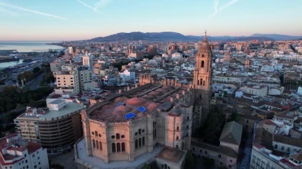 Katedralens Klocktorn Avslöjar Vackra Malaga Kustlinje Spanien Högkvalitativ Film — Stockvideo