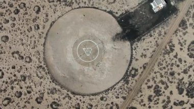 Graciosa Adası 'ndaki helikopter pisti. Lanzarote