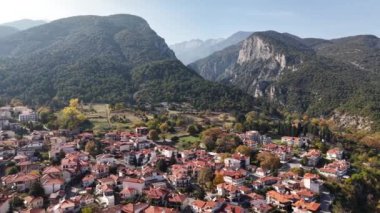 Olimpos Dağı 'nın çarpıcı manzarasını ve Yunanistan' ın yakındaki kentini keşfedin..