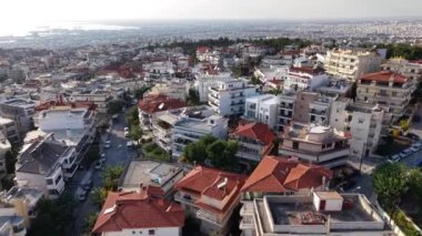 Canlı mahalleleri ve deniz manzarasıyla Yunanistan 'ın Selanik kentinin çarpıcı manzarasını keşfedin. Şehrin cazibesi her ayrıntıyı kapsıyor..