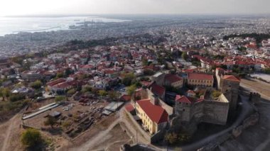Selanik 'in muhteşem silueti antik mimariyi, renkli çatıları ve sakin rıhtımı gözler önüne seriyor..