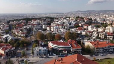 Benzersiz mimari ve yemyeşil alanlarla dolu Selanik mahallelerinin nefes kesen manzaralarını keşfedin..