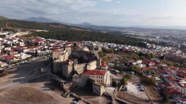 Selanik 'i keşfetmek büyüleyici manzaralar, tarihi kaleler ve canlı bir kültür..