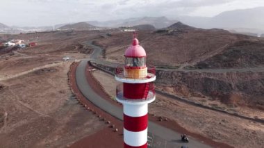 Gran Canaria 'daki ikonik deniz fenerini keşfetmek, çarpıcı kıyı manzaralarını ve Kanarya Adaları' nın engebeli arazisini sergilemek. Bu güzel yerin eşsiz cazibesini tecrübe et..