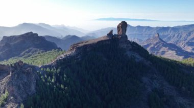Büyük Kanarya 'nın çarpıcı doğal güzelliğini, dağlarını ve yeşilliklerini etkileyici hava perspektiflerinden keşfedin. Bu eşsiz manzarayı daha önce hiç yaşamadığım bir şekilde tecrübe et..