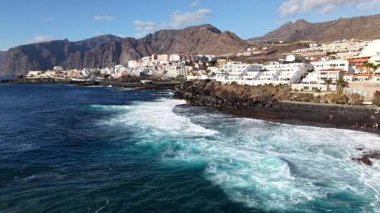 Tenerife Los Gigantes 'in güzelliğini yaşayın. Dramatik uçurumların Atlantik Okyanusu' yla buluştuğu yer..
