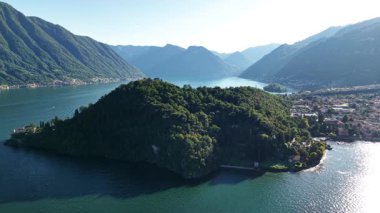 Tremezzo 'daki Como Gölü üzerinde canlı yeşillik ve sakin suları gösteren bir yolculuğa çıkın. Hava perspektifi bu büyüleyici İtalyan hedefinin güzelliğini gözler önüne seriyor..