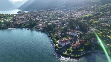 Como Gölü 'nün nefes kesici hava manzarasını keşfedin. Tremezzo' nun büyüleyici villalarını, yemyeşil köşelerini ve sakin rıhtımlarını gösterin. Bu İtalyan varış yerinin güzelliğini tecrübe et..