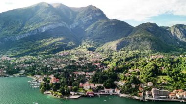 İtalya 'daki Como Gölü' nün nefes kesen güzelliğini yukarıdan keşfedin, sakin suları, büyüleyici köyleri ve bu nefes kesici hava manzarasında muhteşem dağları berrak gün ışığında ortaya çıkarın..