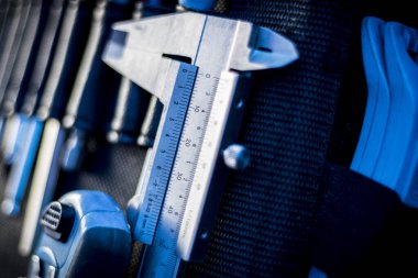 Araç kutusundaki hassas ölçüm aracı, daha yeşil ölçekli calliper